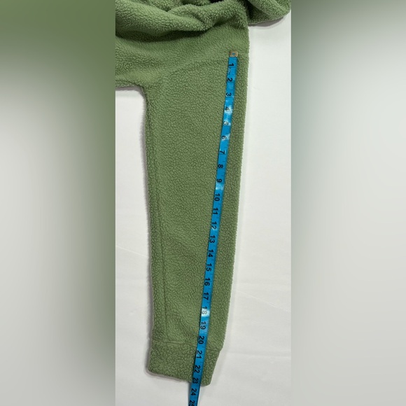 Alphalete King Crop Hoodie, Women’s Textured Plush Fleece Crop Hoodie - sage, S - Picture 6 of 10